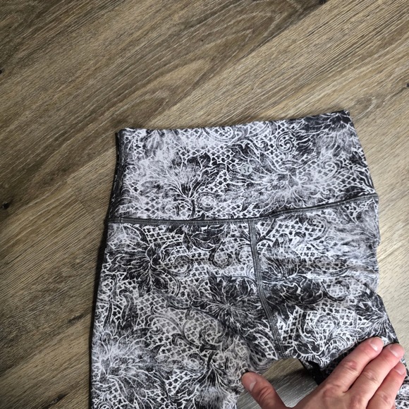 Lululemon Womens High Rise Floral Lace Print Leggings Black White Size 4 - Picture 6 of 7